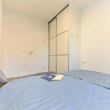 In Sv. Filip I Jakov 44164 Apartment