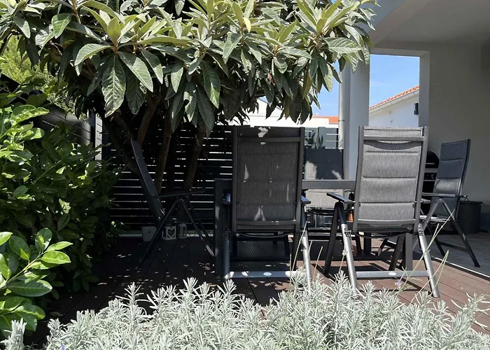 Apartment In Sv. Filip I Jakov 44164