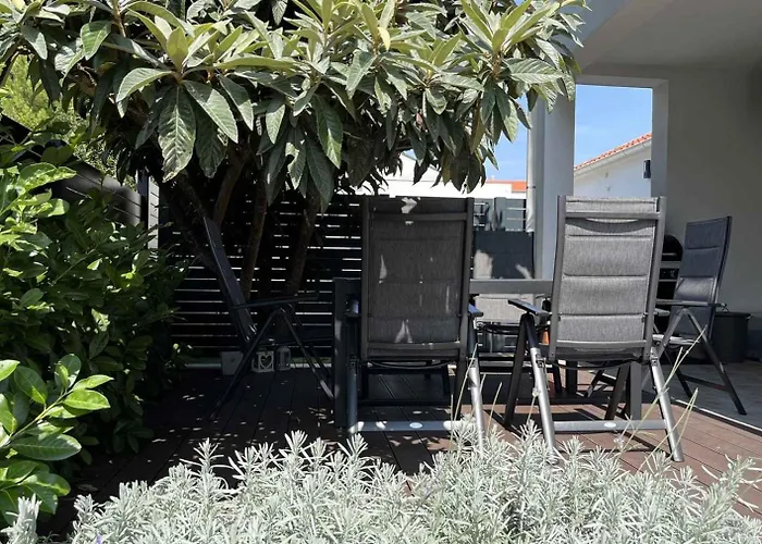 Apartment In Sv. Filip I Jakov 44164