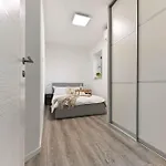 In Sv. Filip I Jakov 44164 Апартаменты *