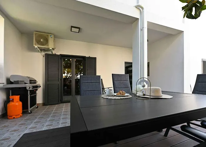 In Sv. Filip I Jakov 44164 Apartment *